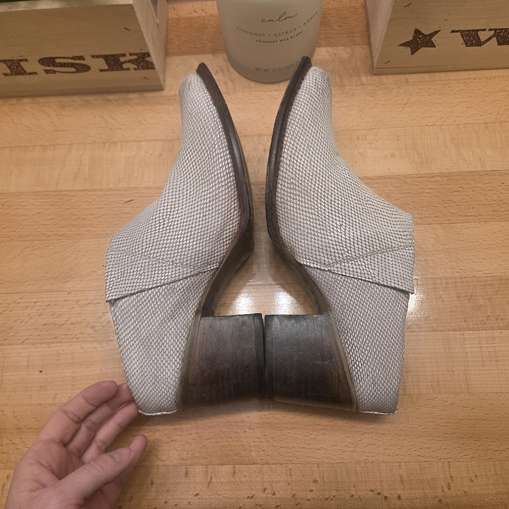 FREEBIRD Shae Cream Lizard  Leather Mule Booties Womens SZ 9 - Picture 4 of 8